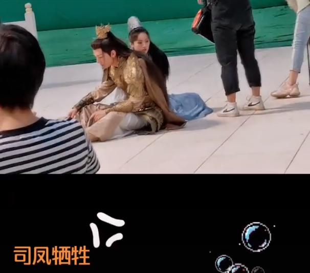 琉璃|《琉璃》女主遭围攻!导演暗讽她演技不好,成毅刘学义都被她坑了
