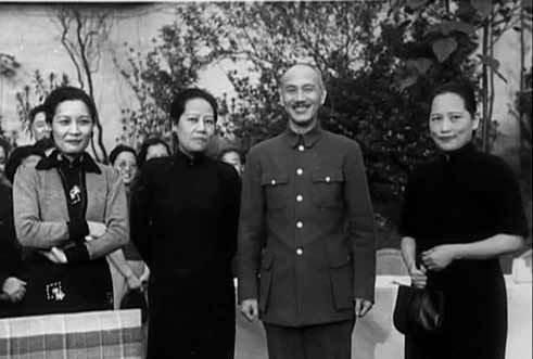 孔祥熙|大姐宋霭龄，家境优越为何嫁给中年丧偶的孔祥熙？算盘打得很好！