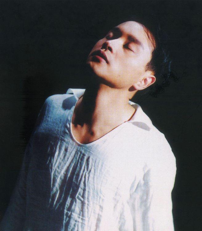 「张国荣」张国荣能唱这首歌可谓千难万难，当年谭咏麟也争着想唱