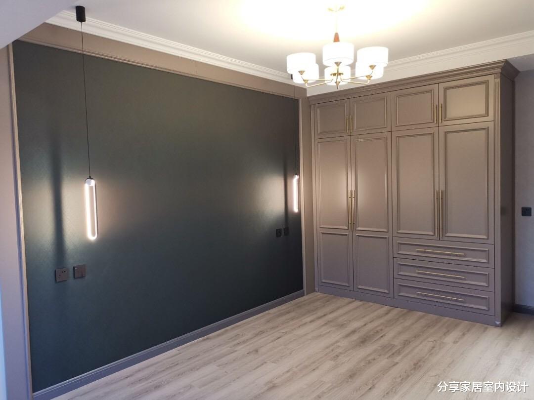 |她自己设计新房，单单硬装花了30万，电视墙非常有档次，很羡慕！