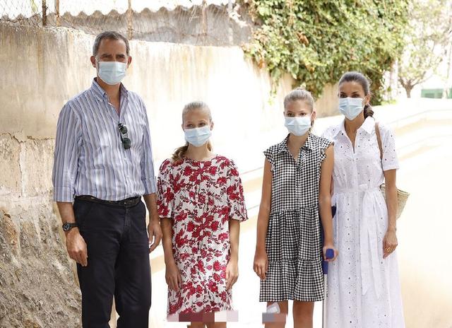 衬衫|西班牙公主罕见扎马尾！花裙挖个洞显成熟，确定不是拿王后的穿？