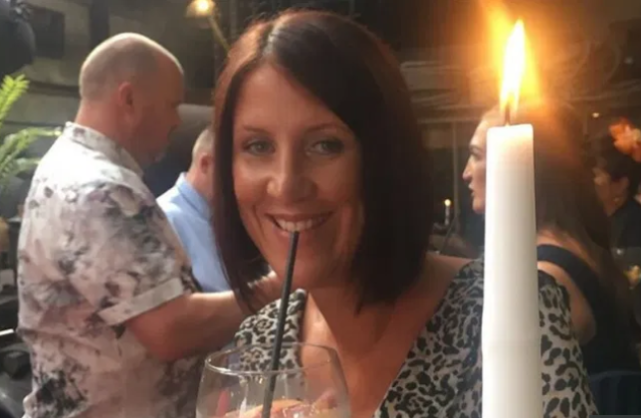 英国英鸟|头皮发麻！英少年大白天拖垃圾箱逛大街，谁都不知里面装了具尸体