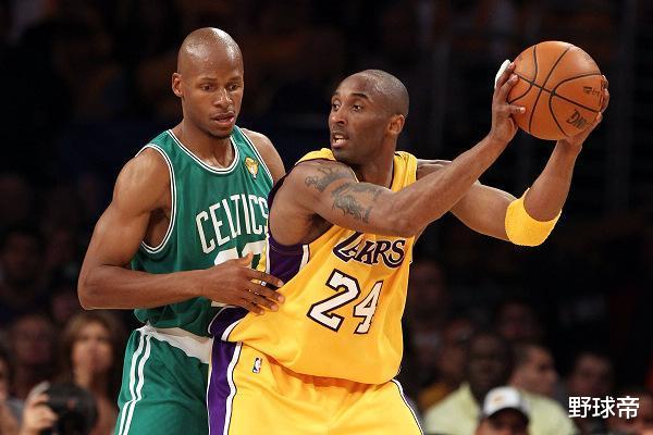 盖帽|科比生涯最高数据,81分16篮板17助攻7抢断5盖帽,那詹姆斯呢?