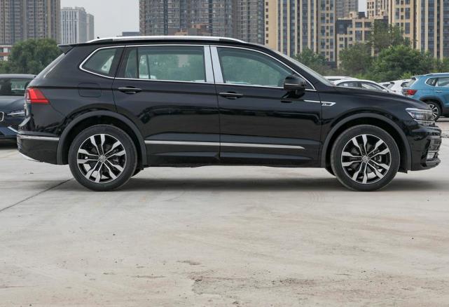 大众途观|途观L从21万跌至14.4万,轴距2.79米,CRV车主:后悔买早了