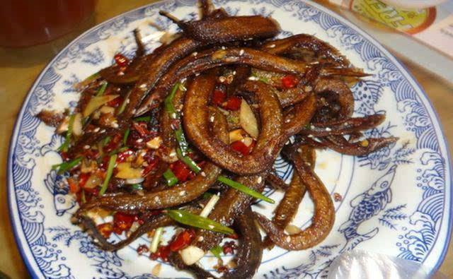 泥鳅|长得像泥鳅，背上有刺爱吃肉的鱼，过去用来喂鸭，如今60元1斤