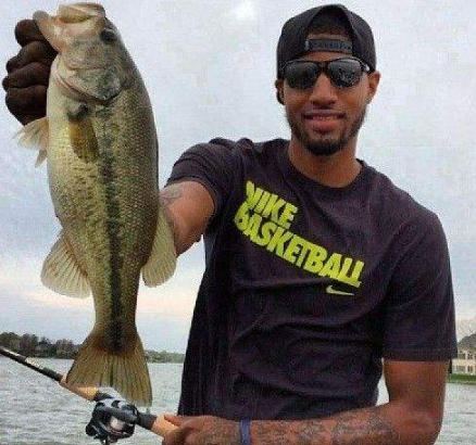南水北调|太残忍了！NBA球星一枪射杀GOAT后，还合照炫耀！