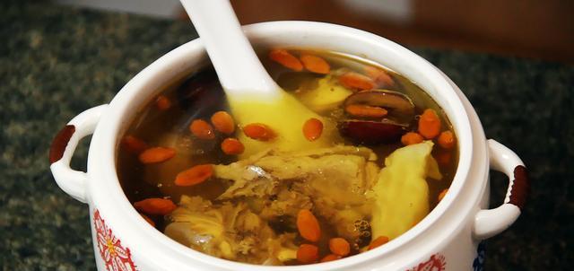 花胶|花胶鸡汤的做法,汤色金黄特别营养,老婆喝了补身子