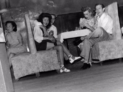 「酒吧」老照片：直击解放前的夜上海酒吧