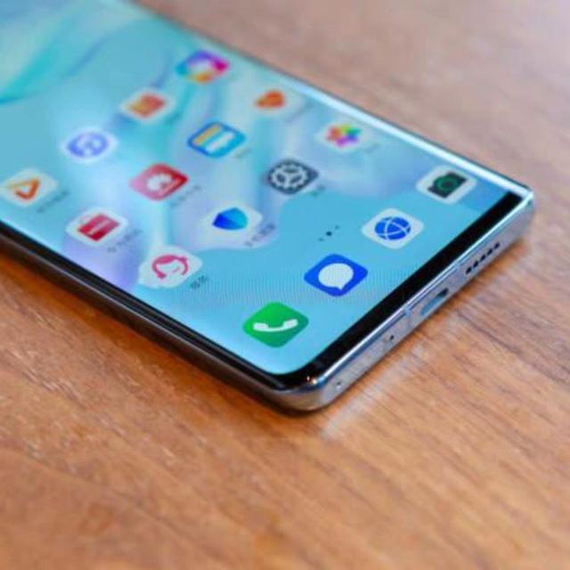 华为p30|从5488到3099，昔日华为机皇遗憾沦为“退场价”？40W快充+50倍变焦