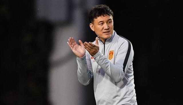 「山东鲁能」尴尬！山东鲁能“大军师”炮轰李霄鹏，自己没有被公平对待！