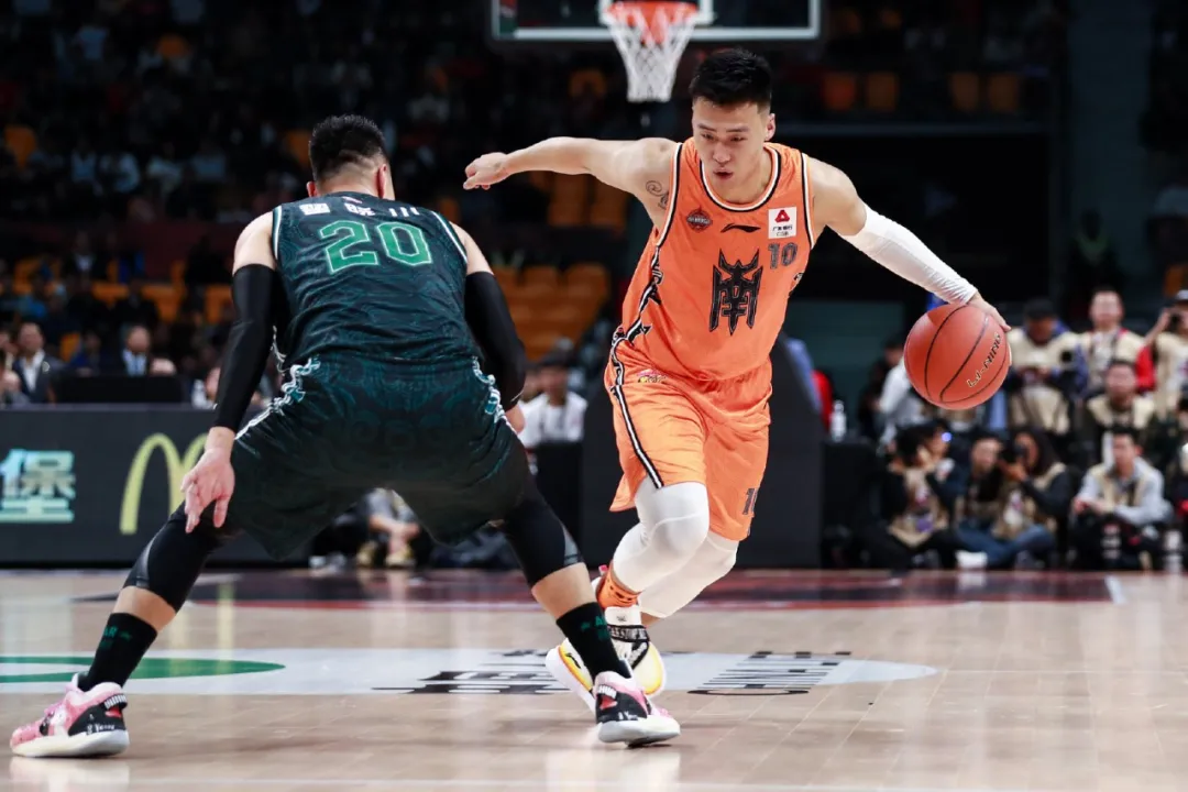 王哲林|0胜9负！又特么输了！王哲林直接不打了！