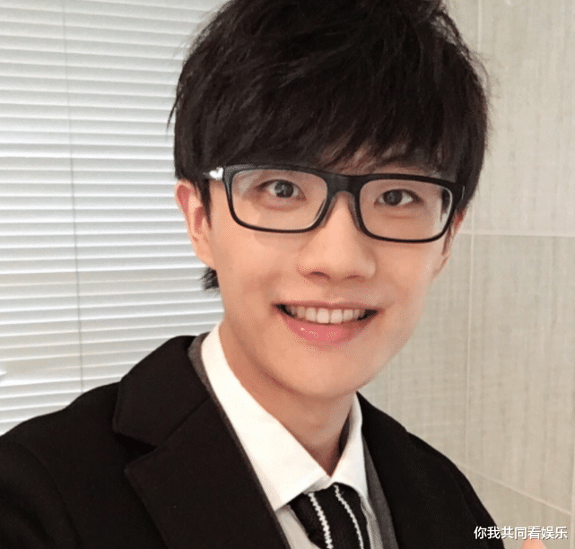 「许嵩」许嵩特地为唱歌跑调的粉丝创作的一首歌，只听前奏就会唱，成歌单必备