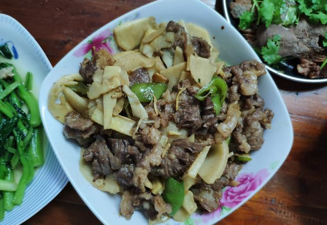 「苦瓜」晒晒我家端午节菜谱，8菜1汤摆满桌，只花了300元，比去饭店还舒服