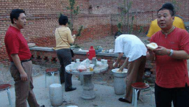 杨振宁|德云社10几年前老照片，曹云金烧大锅，于谦老婆笑得合不拢嘴