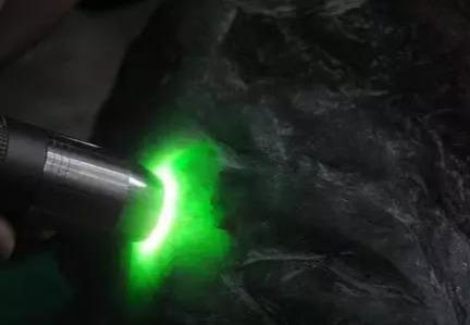 「文玩」价值1.8亿的赌石,摸一下就要上千元?看一眼需要付钱吗?