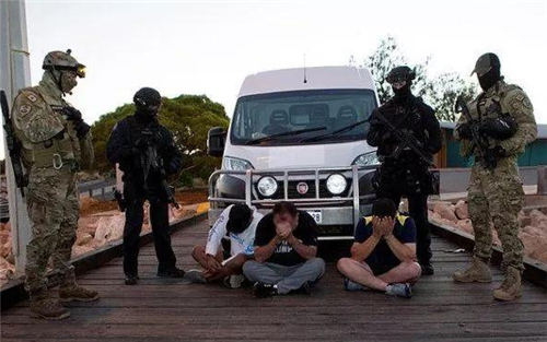 毒枭@亚洲新毒王是中国人，贩毒年收入高达1200亿，称：从不向中国运毒