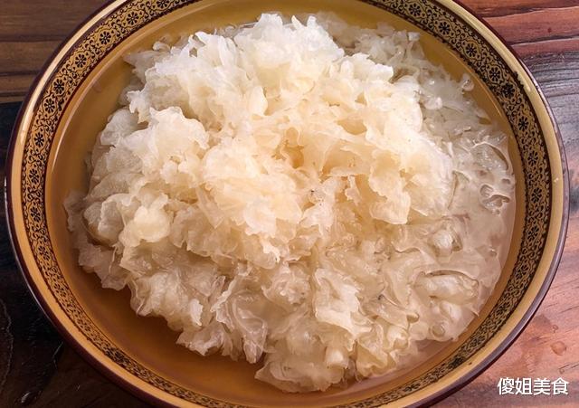 银耳|三伏天，聪明女人拿它当饮料，每天喝一碗，消暑养颜不怕热