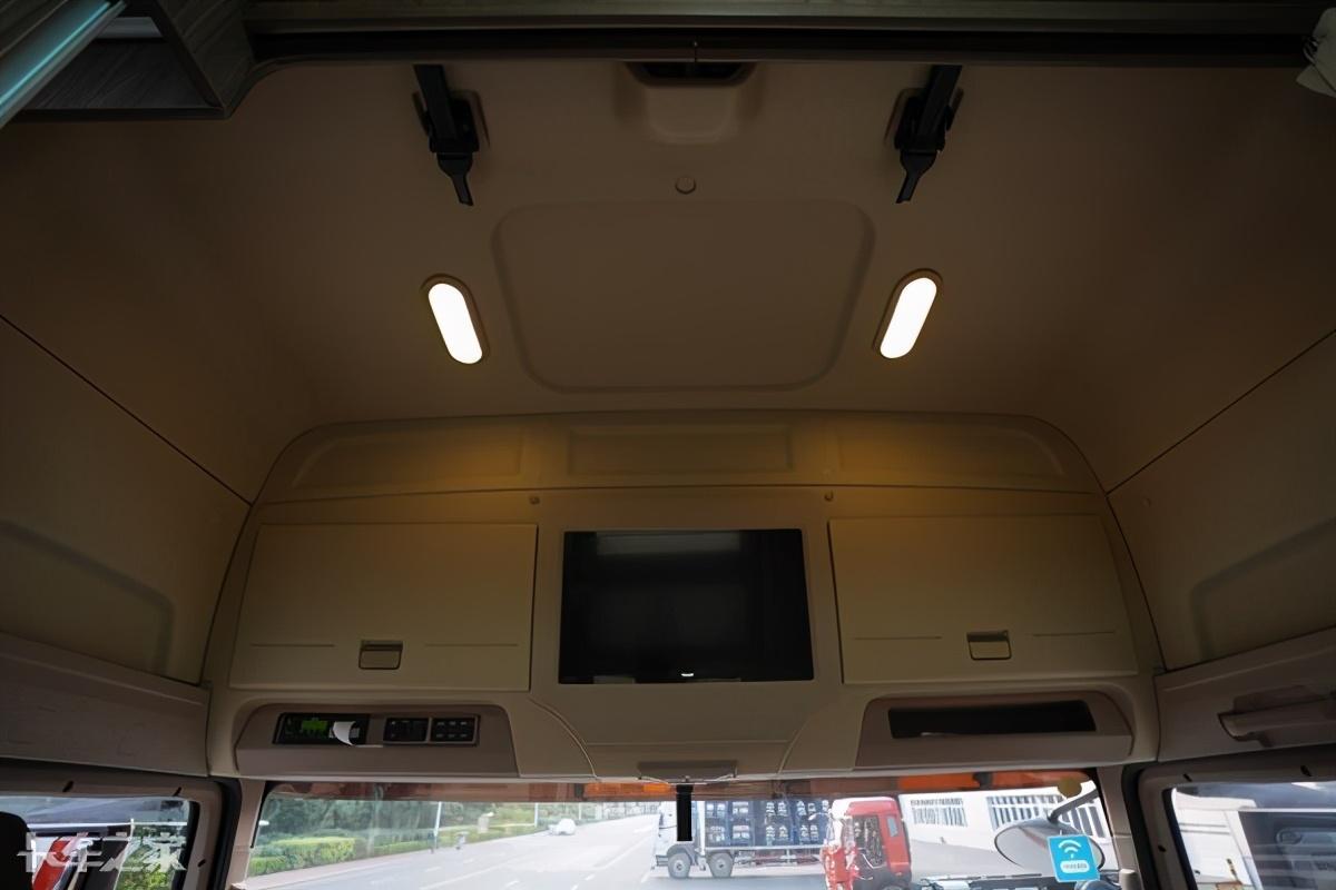 日产轩逸|吃喝拉撒车上搞定，跑车不用住旅馆，实拍解放JH6+生活舱重卡