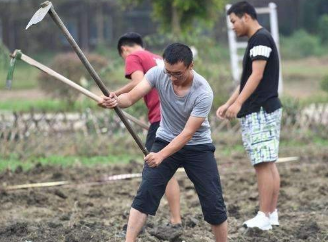 |明年将会是最穷的一年？珍惜手里的现金，年轻人早做准备！