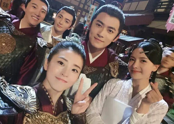 张芷溪|金瀚探班热恋女友，张芷溪搭档许凯吴谨言拍新剧《尚食》，《皎若云间月》待播