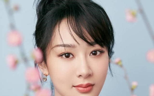 李现|《亲爱的》剧中，为什么女主衣服五颜六色，李现的解释赞剧组细心