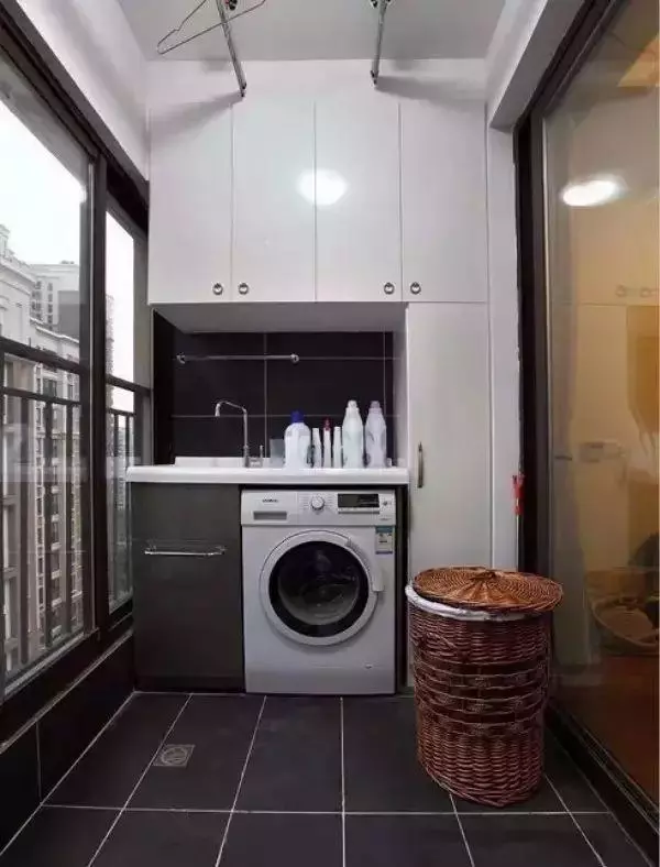 『』嫌卫生间太小？那是因为你没利用好阳台！