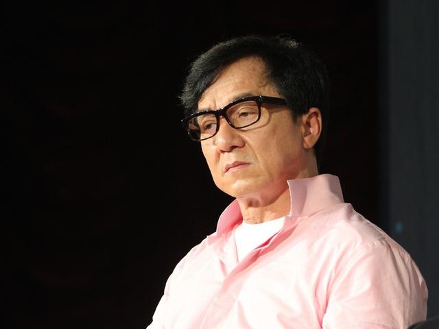 冯小刚|生子前一天和成龙领证,婚后分居18年,林凤娇没你想得那么简单