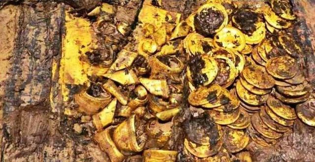 墨语笙歌|老农在地里发现大量黄金，他主动上交国家，如今已是一级国宝