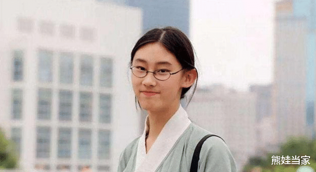 清华大学|清华学霸武亦姝为学弟学妹加油，字迹洒脱飘逸，网友却看偏重点
