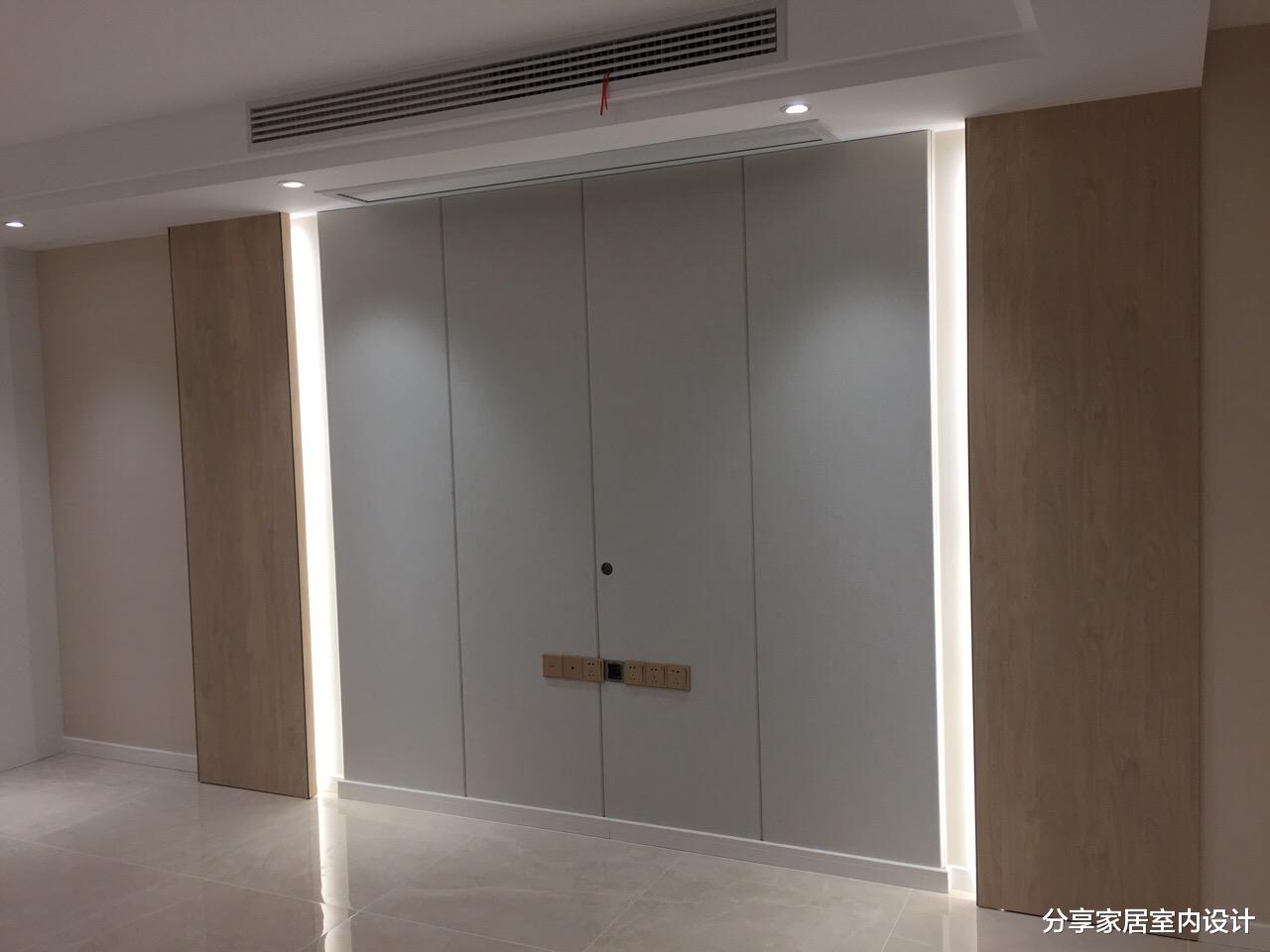 电视背景墙:第一次见她家新房,漂亮极了,进屋就被鞋柜迷住,特别满意!晒晒