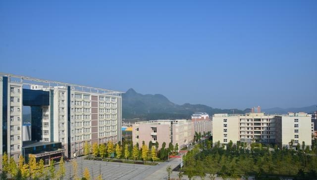 遵义|这所医科大学去年招3200人，今年扩招2080人，录取分数会降吗？