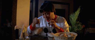 『元彪』1982年，元彪客串洪金宝电影，爱上了首次出镜就大胆演出的彭秀霞