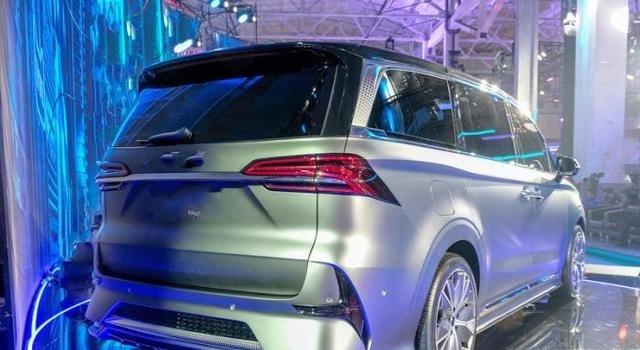 荣威▲全新“巨无霸”亮相,长5米2配双侧滑门,起步2.0T+8AT,竞争GL8