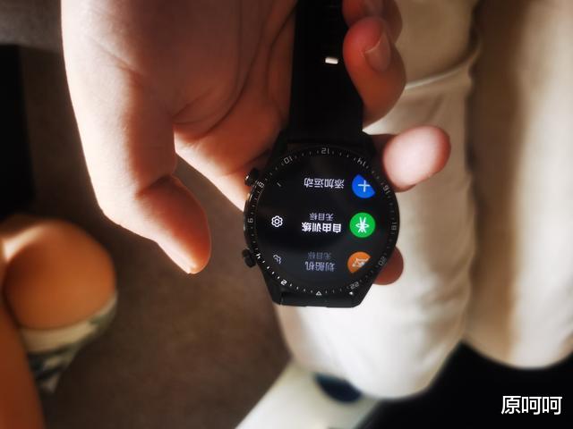 华为watch gt2|围观！华为Watch GT2：时尚且昂贵，但是却非常先进，您喜欢吗？