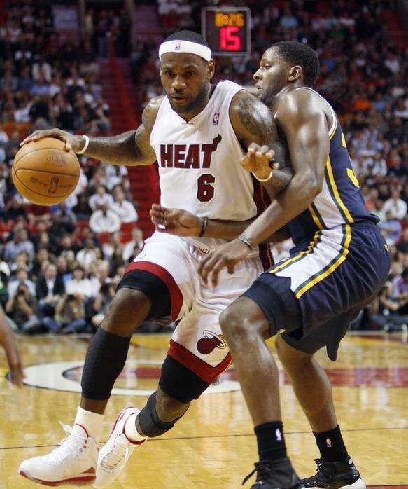 湖人队|35+13+20太诱人！老板珍妮约吃饭，底薪捡漏只等老詹点头