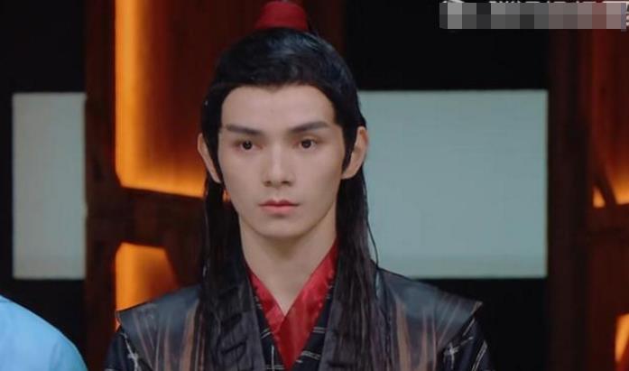 郭敬明|郭敬明再惹争议，特殊审美遭到网友群嘲，张译言论字字珠玑！
