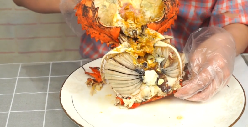 【螃蟹】花300元买“大青蟹”，6斤一只，刚想吐槽贵，掰开后：这是蟹？