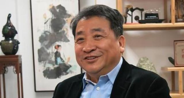 郭德纲|被央视当噱头，相声大会不约的郭德纲摆不上台面？冯小刚一语中的