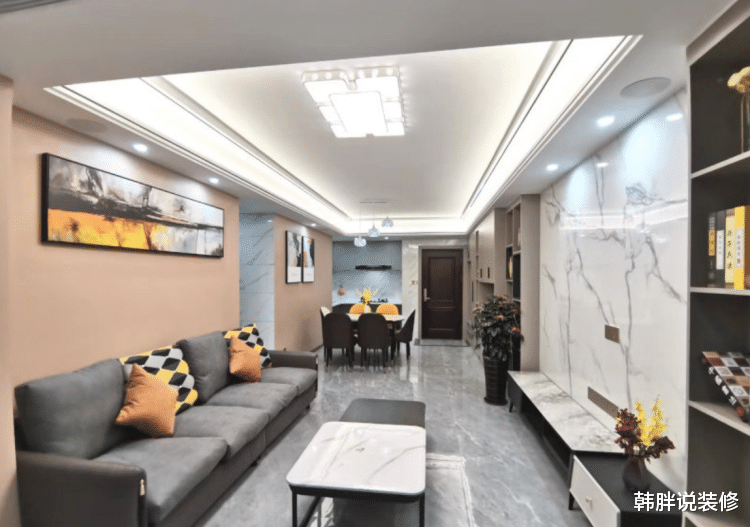 「」刚入住1周的新房，大家都说电视墙好看，我觉得玄关柜更给力