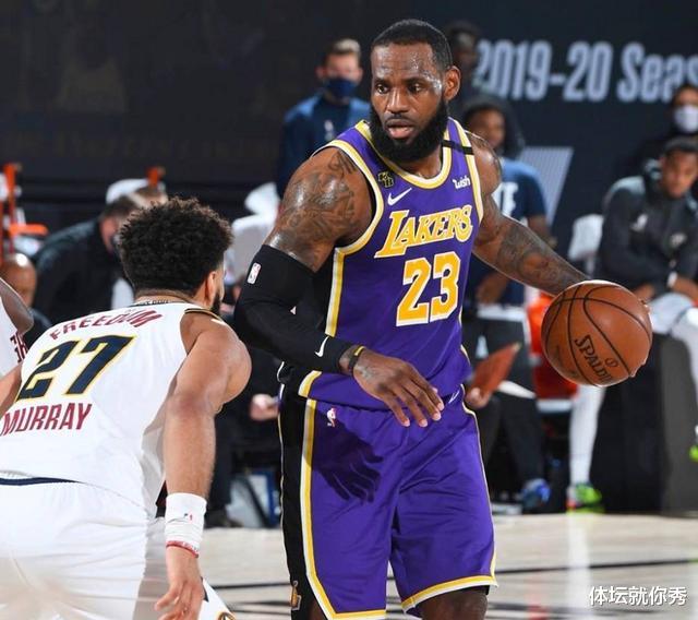 湖人队|输球又输人！最后10.7秒，湖人全队都不防守了，穆雷却还想着投3分