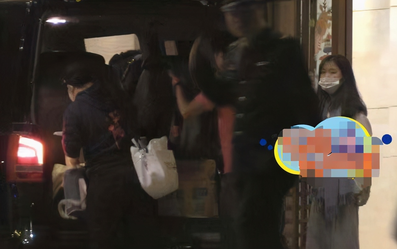 黄轩|黄轩与圈外女友感情遇冷?男方冷脸零交流,女方表情委屈被拽进酒店