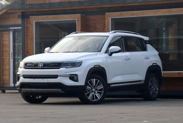 长安CS35|小型SUV再添悍将，车标钻石形，配1.5T引擎可自动驾驶，或卖8w起