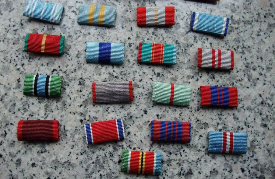 『中美』终于明白军装左胸的“马赛克”到底是什么？中美差别原来这么大