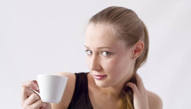 肾病|这样喝水，可能会亲手毁掉你的肾，劝你抓紧改，有人就是不听劝