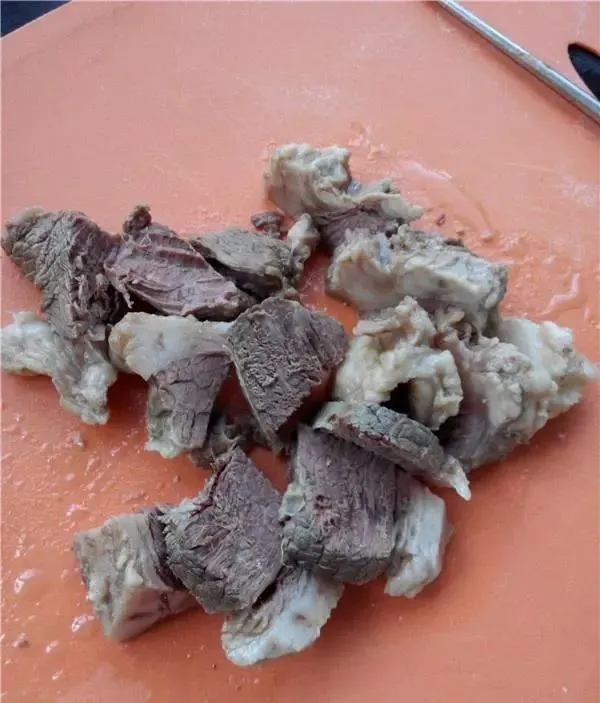 【牛肉汤】春天遇这菜，我从不还价，钙是牛奶6倍，一买就是三四斤