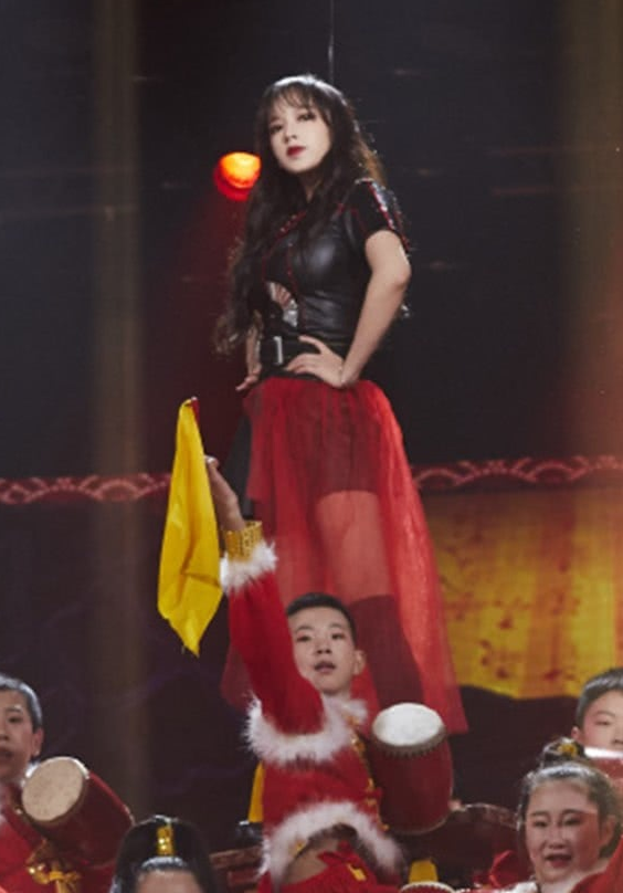 程潇|有种减肥失败叫程潇:本想穿保险裙秀腿,谁知腿围粗到裙子盖不住