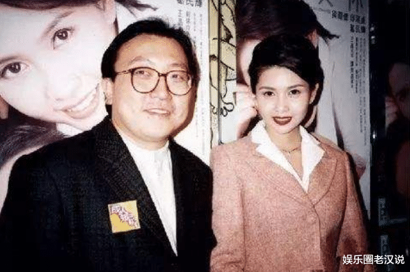 「王晶」王晶的妻子到底长啥样?看完与妻子合照后,网友:人生赢家!
