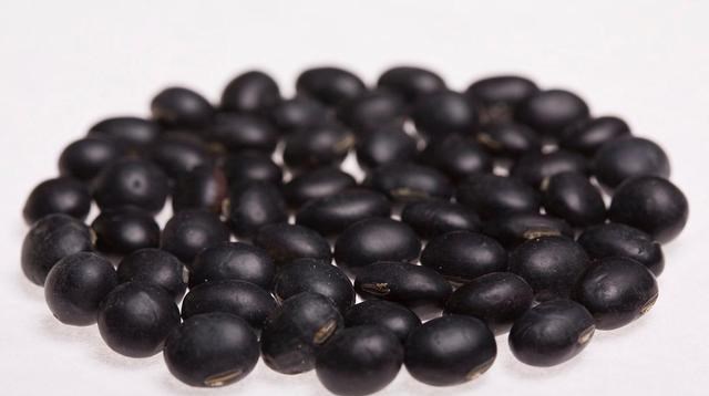 #高血压#患有高血压，四种食物还请拉进黑名单，或可稳定血压，远离脑中风