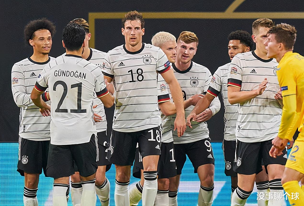 尤阿希姆·勒夫|德国最水10号!停球2米远+送对手单刀 勒夫点名批评也没用