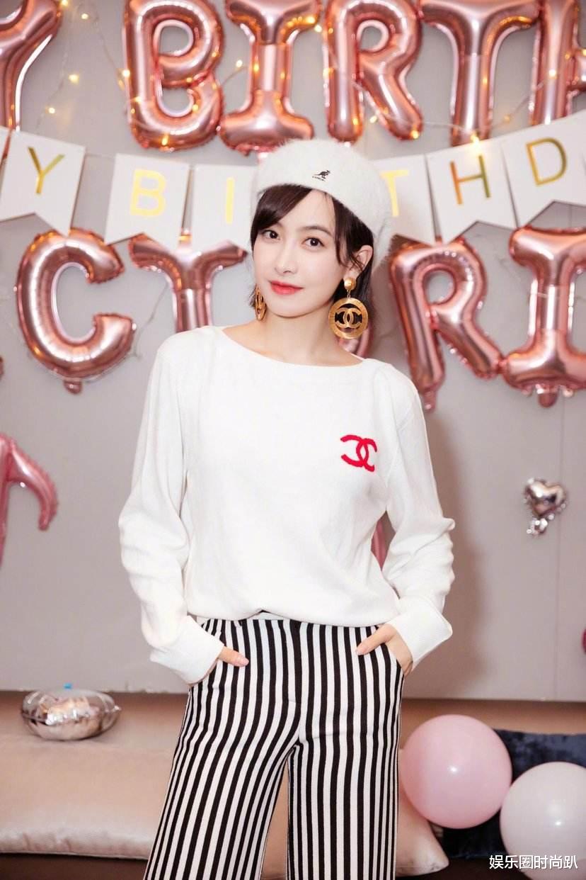 宋茜▲有一种逆龄叫宋茜瘦身后，穿“短紧风”上衣，反倒还空荡荡的！